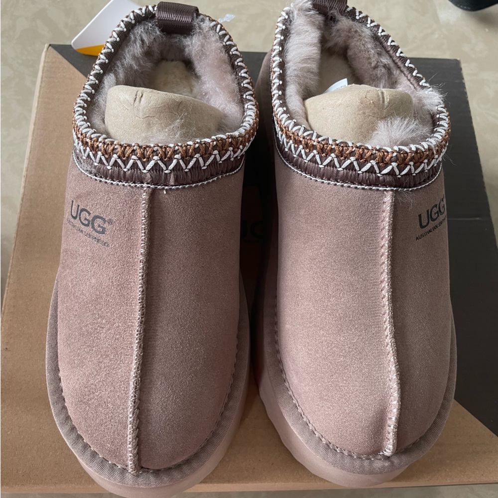 UGG Ventus Platform Slippers From Sydney Australia size 36 women’s BRAND NEW!!
